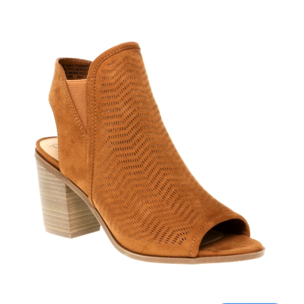 Women's Tan Peep-Toe Block Heel Shoes By Time And Tru Size 7 1/2. NWOB.
